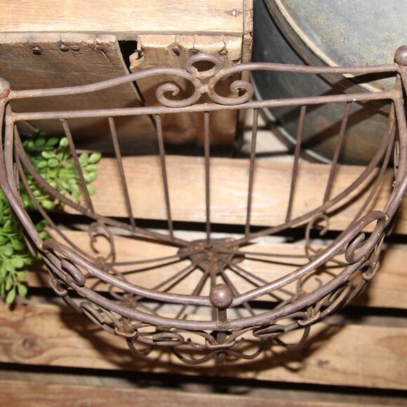 VTG French Country Farmhouse Rustic Scrolled Wrought Iron Wall Planter Basket - Picture 4 of 6